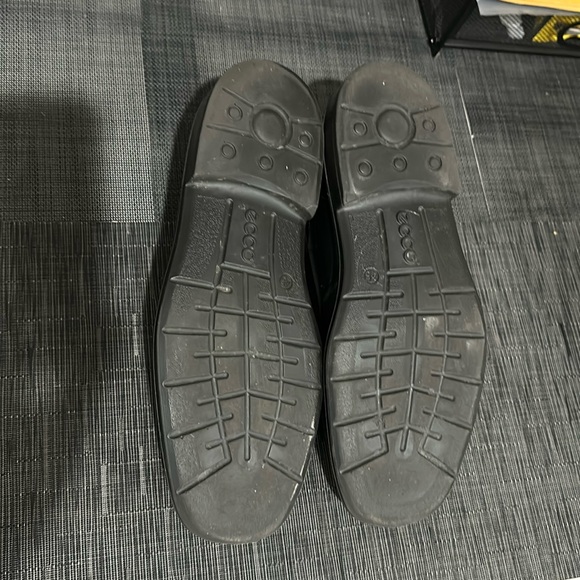 Men’s ECCO black tie shoes.  EUC Size 46 - Picture 2 of 5
